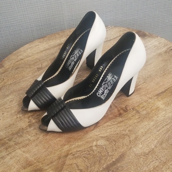 Vintage Salvatore Ferragamo White/Black Peep Toe Pump - 7.5 but runs like 6-6.5 - Picture 2 of 4